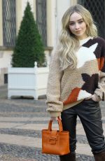 SABRINA CARPENTER at Tod