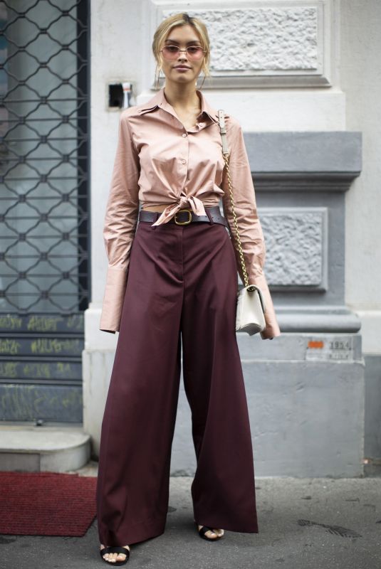 SARAH ELLEN Out and About in Milan 09/23/2018