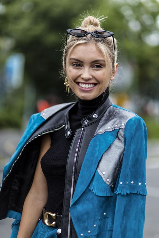 SARAH ELLEN Out at New York Fashion Week 09/11/2018
