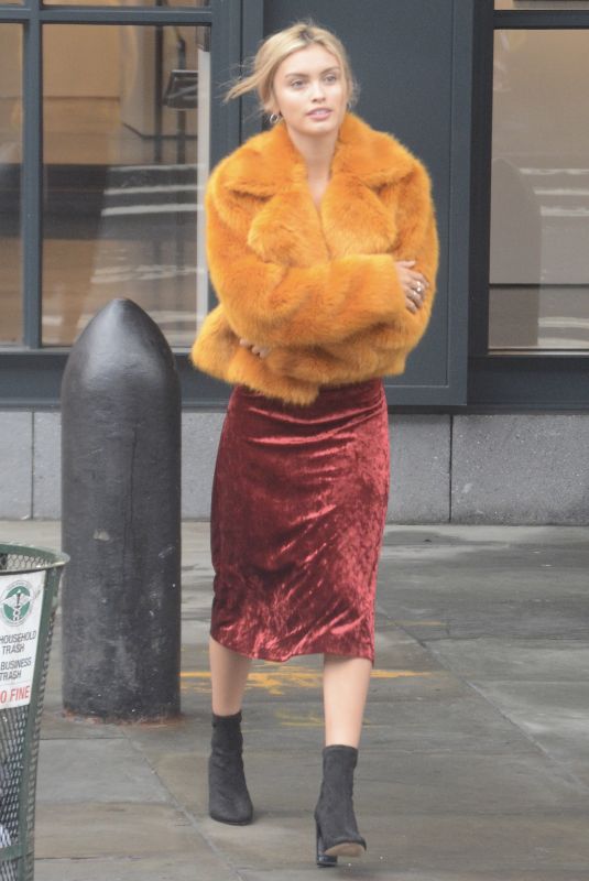 SARAH ELLEN Out at New York Fashion Week 09/12/2018