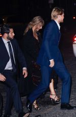 TAYLOR SWIFT Arrives at Her Home in New York 09/29/2018
