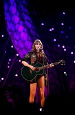 TAYLOR SWIFT Performs at NRG Stadium in Houston 09/29/2018