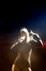 TAYLOR SWIFT Performs at NRG Stadium in Houston 09/29/2018