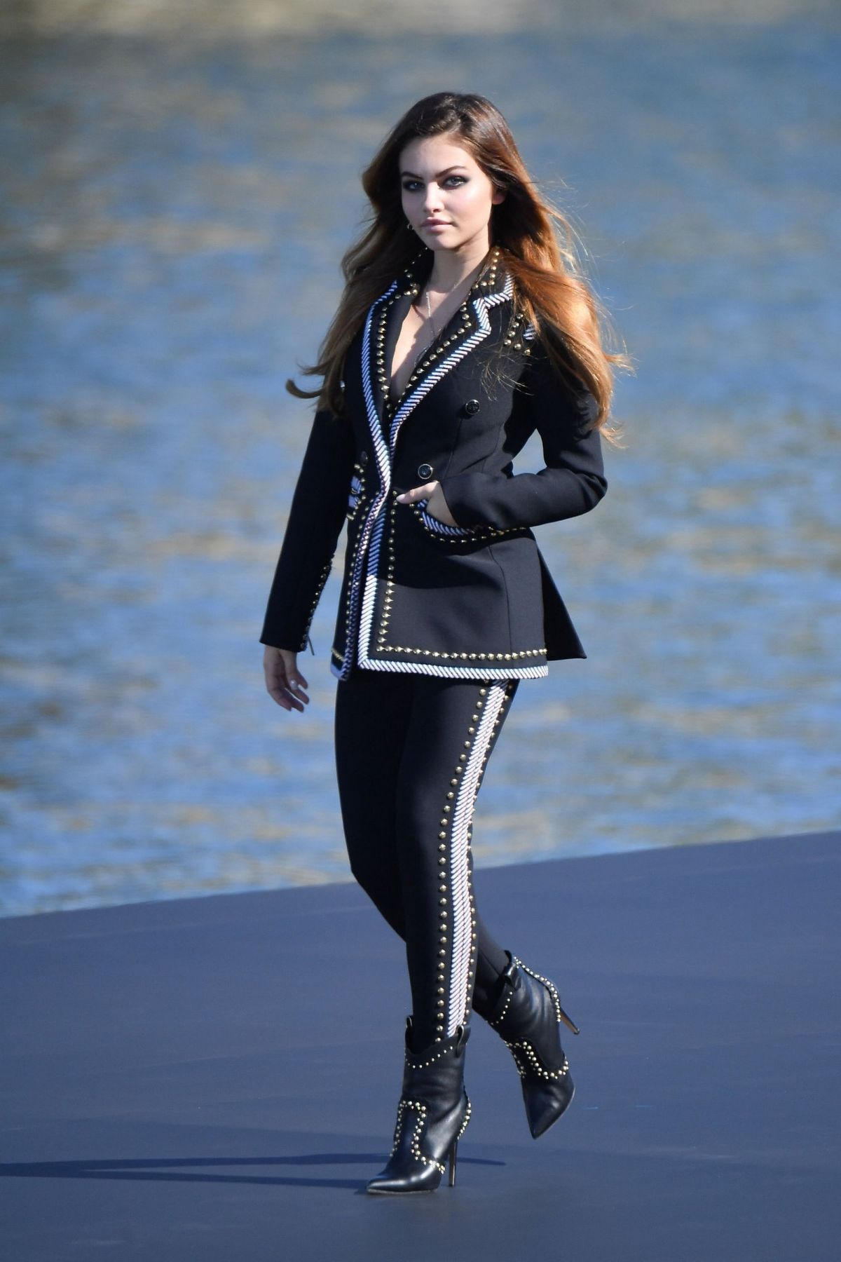 thylane-blondeau-at-l-oreal-runway-show-at-paris-fashion-week-09-30
