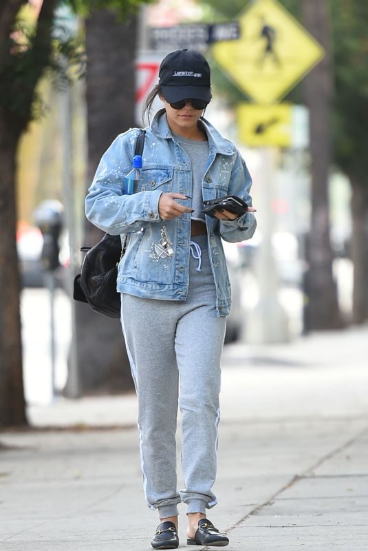 VANESSA HUDGENS Heading to Pilates Class in Los Angeles 09/28/2018