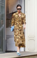 VICTORIA BECKHAM Leaves her Store in London 09/18/2018