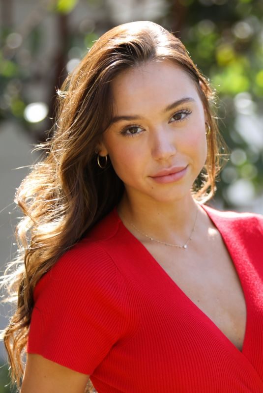 ALEXIS REN at Home & Family in Universal City 10/12/2018