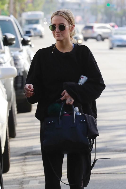 ASHLEE SIMPSON Leaves a Gym in Studio City 10/08/2018