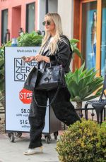 ASHLEE SIMPSON Leaves Nine Zero One Salon in Los Angeles 10/06/2018