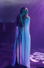 AVRIL LAVIGNE Performs at Jmmy Kimmel Live 09/26/2018