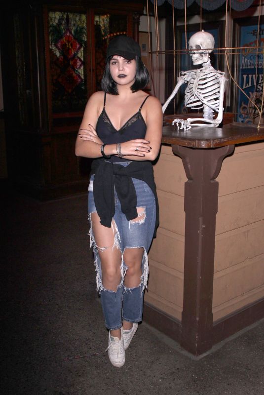 BAILEE MADISON at Knotts Scary Farm in Buena Park 10/06/2018