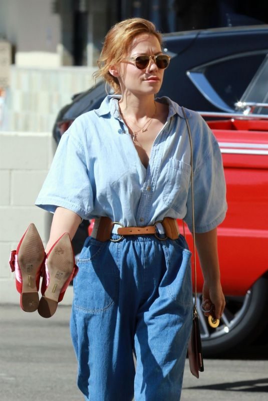 BETHANY JOY LENZ Out for Lunch at Joan’s on Third in Studio City 10/11/2018