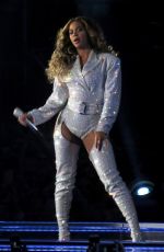 BEYONCE Performs at On the Run II Tour in Vancouver 10/02/2018