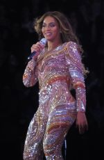 BEYONCE Performs at On the Run II Tour in Vancouver 10/02/2018