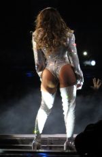 BEYONCE Performs at On the Run II Tour in Vancouver 10/02/2018