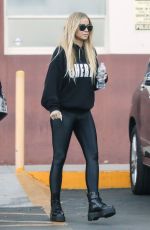 CARMEN ELECTRA Leaves a Medical Clinic in Beverly Hills 10/18/2018