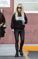 CARMEN ELECTRA Leaves a Medical Clinic in Beverly Hills 10/18/2018