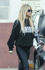 CARMEN ELECTRA Leaves a Medical Clinic in Beverly Hills 10/18/2018
