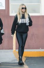 CARMEN ELECTRA Leaves a Medical Clinic in Beverly Hills 10/18/2018