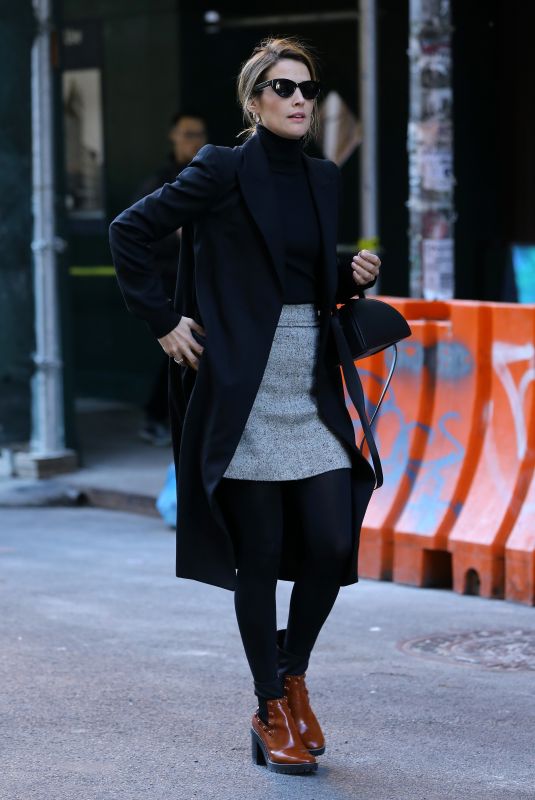 COBIE SMULDERS Leaves Bowery Hotel in New York 10/24/2018