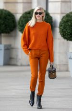 DEVON WINDSOR Out and About in Paris 10/01/2018