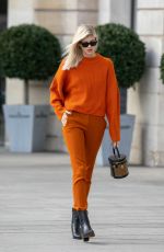 DEVON WINDSOR Out and About in Paris 10/01/2018