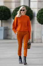 DEVON WINDSOR Out and About in Paris 10/01/2018