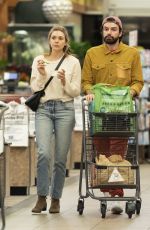 ELIZABETHOLSEN and Robbie Arnett Shopping at Whole Foods in Los Angeles 10/21/2018