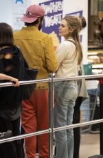 ELIZABETHOLSEN and Robbie Arnett Shopping at Whole Foods in Los Angeles 10/21/2018