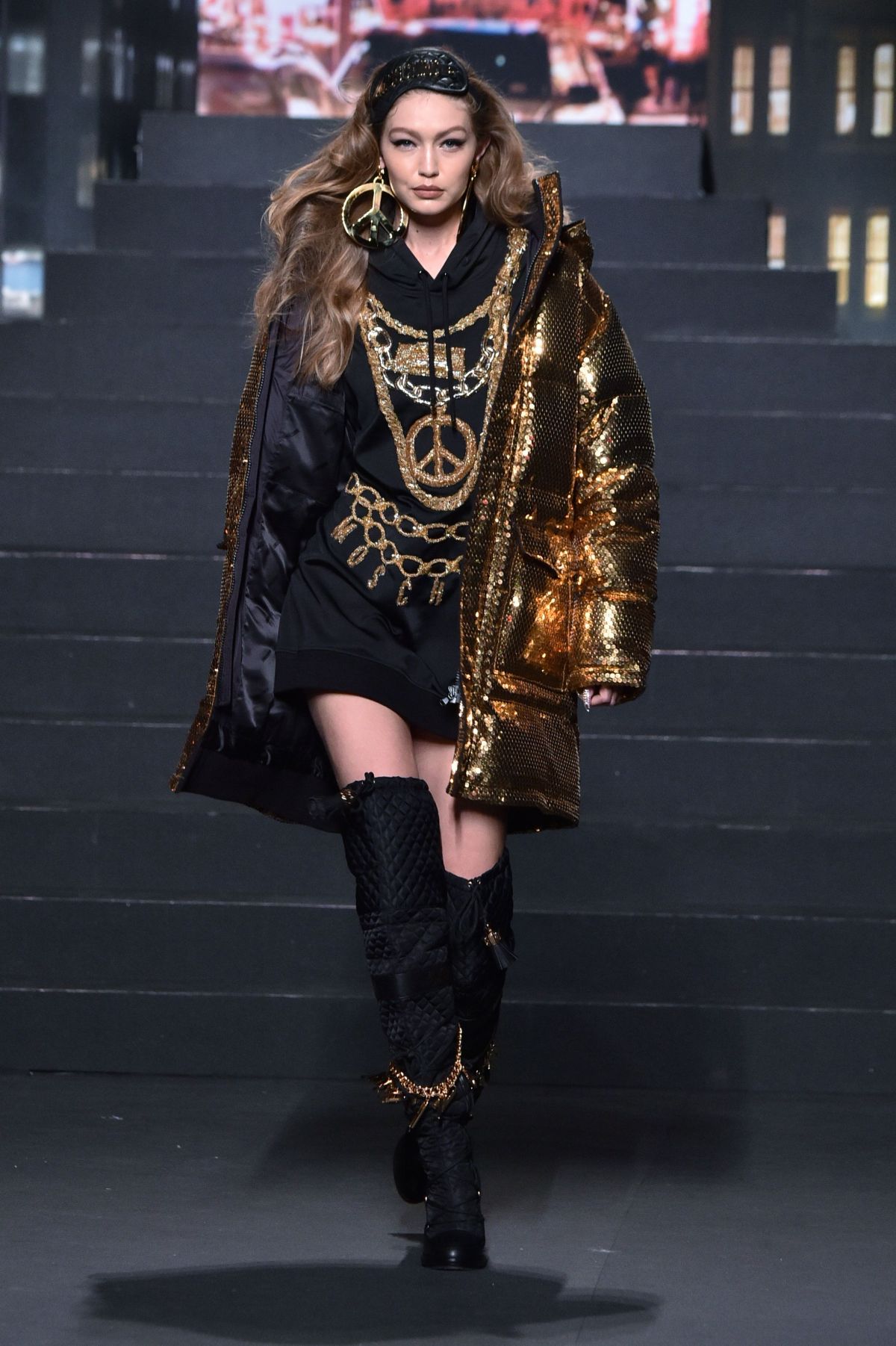 h&m moschino runway