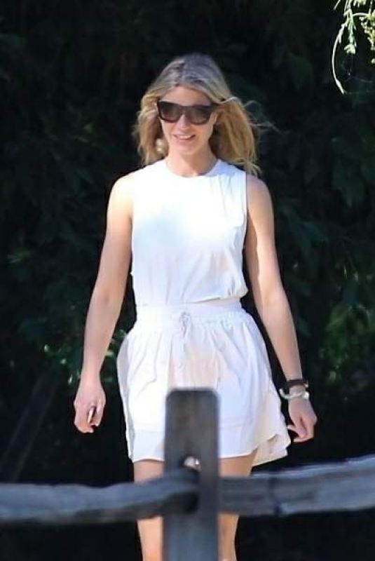 GWYNETH PALTROW Out and About in Santa Monica 10/20/2018