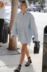 HAILEY BALDWIN and Justin Bieber Out for Breakfast in Los Angeles 10/04/2018