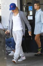 HAILEY BALDWIN and Justin Bieber Out for Breakfast in Los Angeles 10/04/2018