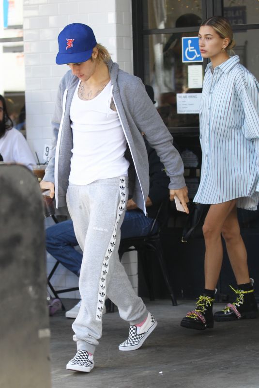 HAILEY BALDWIN and Justin Bieber Out for Breakfast in Los Angeles 10/04/2018