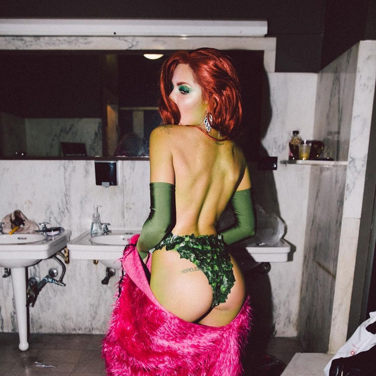 Halsey as poison ivy