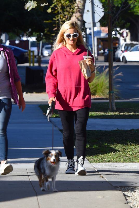 HOLLY MADISON Out with Her Dog in Los Angeles 10/14/2018