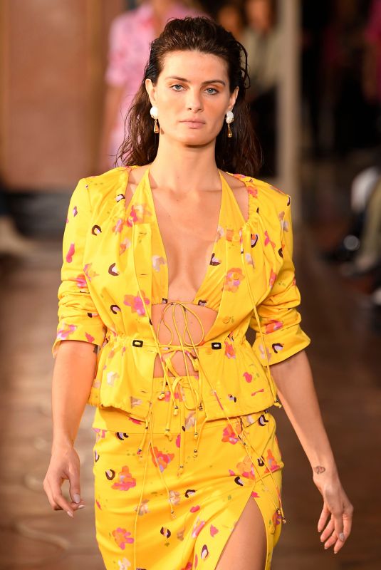 ISABELI FONTANA at Altuzarra Runway Show at Paris Fashion Week 09/29/2018