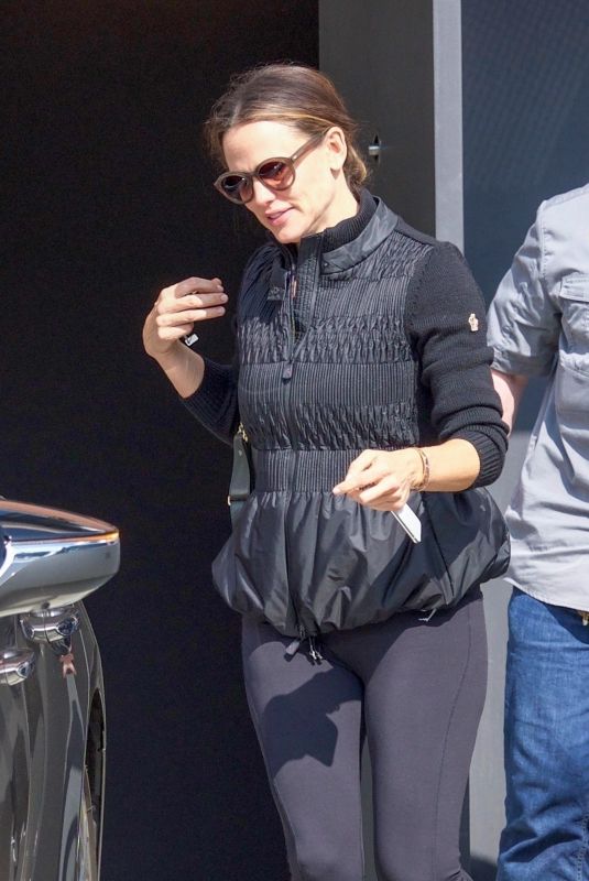 JENNIFER GARNER Out and About in Los Angeles 10/22/2018