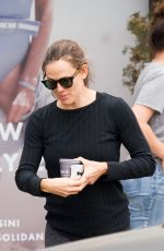 JENNIFER GARNER Out for Coffee in Brentwood 10/27/2018