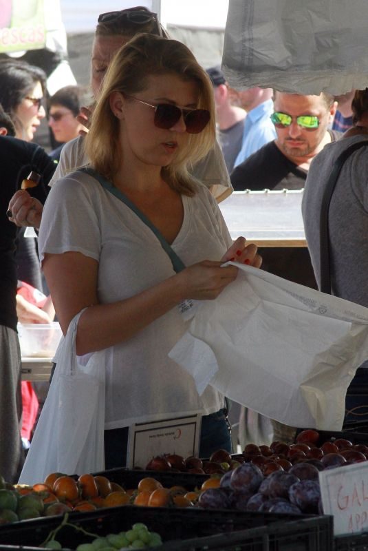 JODIE SWEETIN at Farmer’s Market in Studio City 10/28/2018