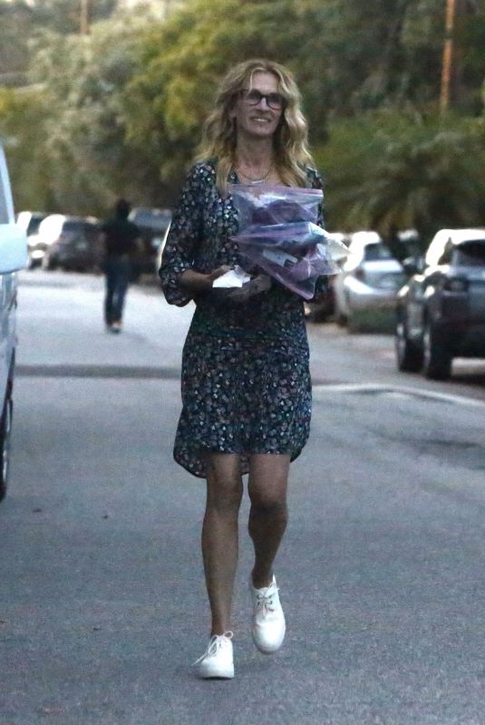 JULIA ROBERTS Arrives at a Party in Malibu 10/08/2018