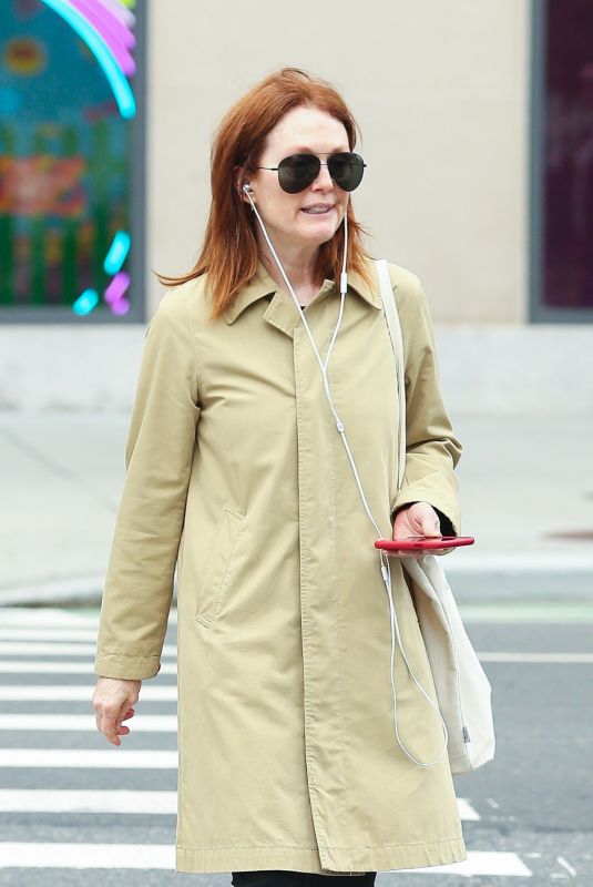 JULIANNE MOORE Out and About in New York 10/08/2018
