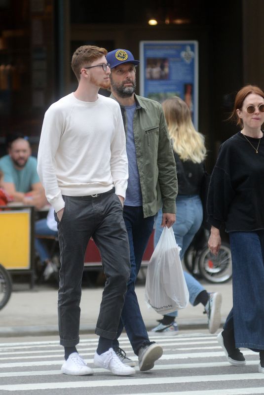 JULIANNE MOORE Out in New York 10/06/2018