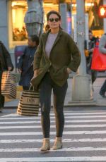 KATIE HOLMES Shopping at DSW in New York 10/12/2018