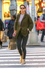 KATIE HOLMES Shopping at DSW in New York 10/12/2018