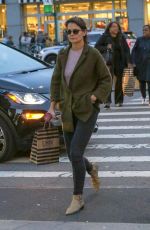 KATIE HOLMES Shopping at DSW in New York 10/12/2018