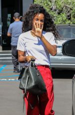 KELLY ROWLAND at XIV Karats Jewelry Store in Beverly Hills 10/06/2018