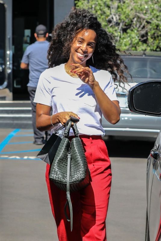 KELLY ROWLAND at XIV Karats Jewelry Store in Beverly Hills 10/06/2018