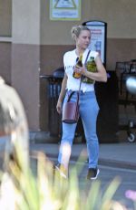 KRISTEN BELL Shopping for Groceries in Los Angeles 01/24/2018