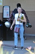KRISTEN BELL Shopping for Groceries in Los Angeles 01/24/2018